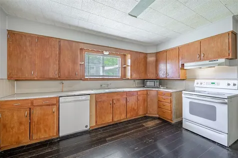 242 W Fannin La Grange TX 78945