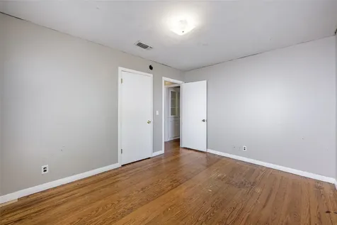242 W Fannin La Grange TX 78945