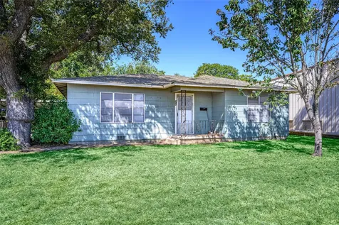 242 W Fannin La Grange TX 78945