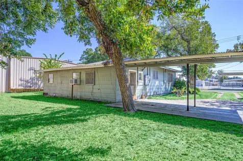 242 W Fannin La Grange TX 78945