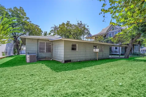 242 W Fannin La Grange TX 78945