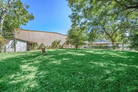 242 W Fannin La Grange TX 78945