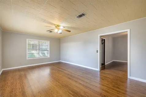 242 W Fannin La Grange TX 78945