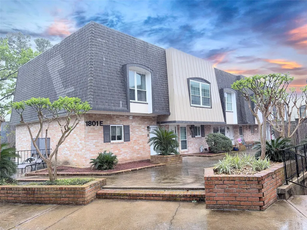 1801 Stoney Brook Drive 106 Houston TX 77063
