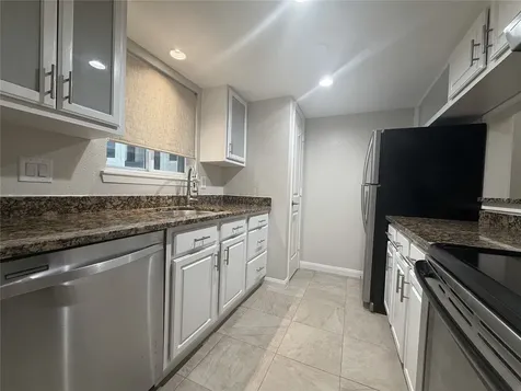 1801 Stoney Brook Drive 106 Houston TX 77063