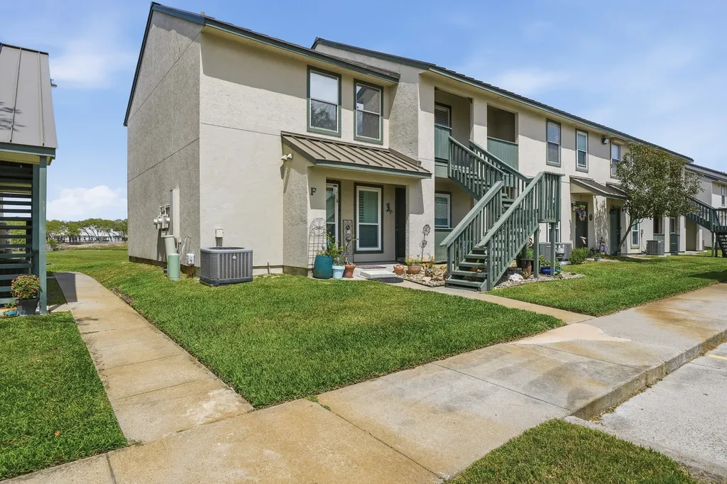 302 Saint Andrews Street 202f Rockport TX 78382