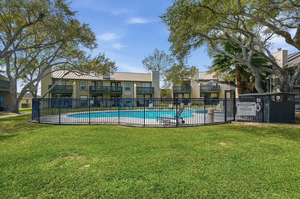 302 Saint Andrews Street 202f Rockport TX 78382