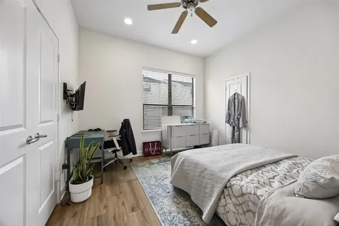 5022 Lillian Street Houston TX 77007