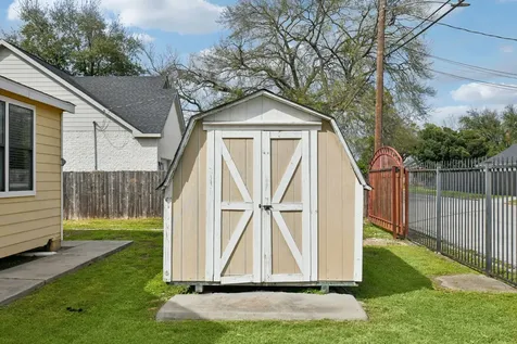 1409 Fairbanks Street Houston TX 77009