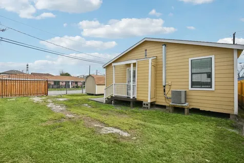 1409 Fairbanks Street Houston TX 77009