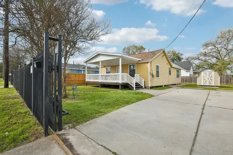 1409 Fairbanks Street Houston TX 77009