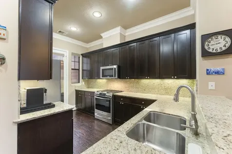1049 W 22nd Street K Houston TX 77008