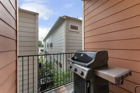 1049 W 22nd Street K Houston TX 77008