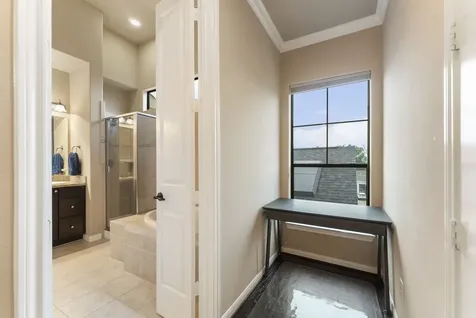 1049 W 22nd Street K Houston TX 77008