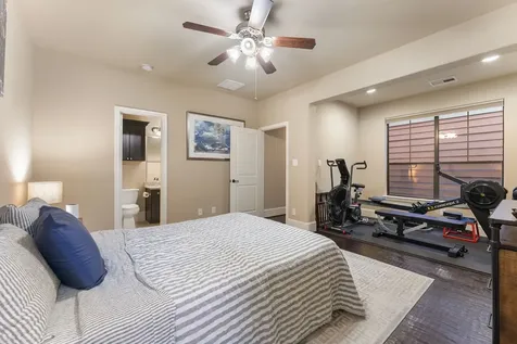 1049 W 22nd Street K Houston TX 77008