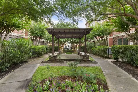 1049 W 22nd Street K Houston TX 77008