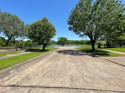 301 Winding Oak Lane S League City TX 77573
