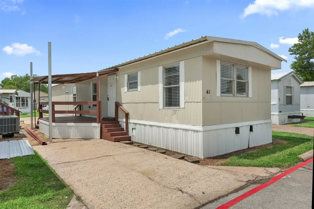 2222 N Austin Avenue 42 Pearland TX 77581