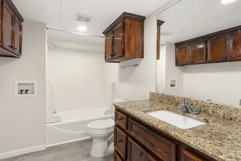 2222 N Austin Avenue 42 Pearland TX 77581