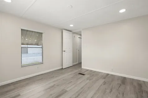 2222 N Austin Avenue 42 Pearland TX 77581