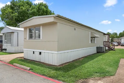 2222 N Austin Avenue 42 Pearland TX 77581