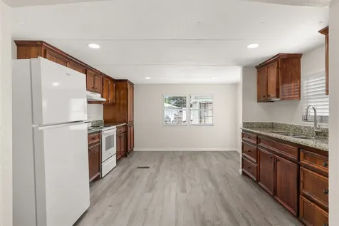 2222 N Austin Avenue 42 Pearland TX 77581
