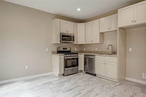5530 Hirondel Street B Houston TX 77033