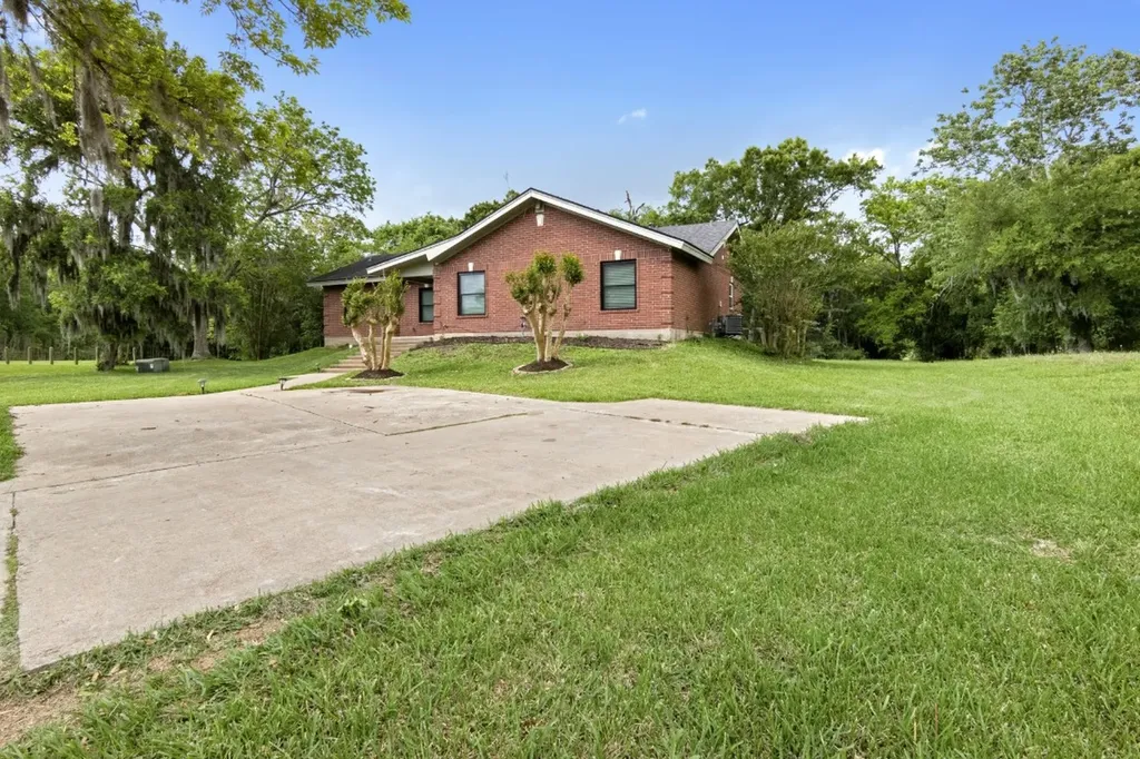 5366 Appleblossom Lane Friendswood TX 77546