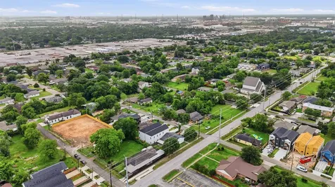 405 Clearwater Street B Houston TX 77029