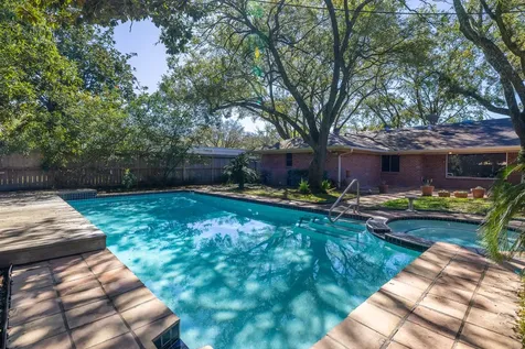 5238 Loch Lomond Drive Houston TX 77096