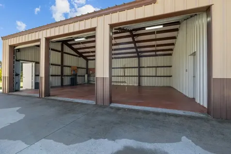 3998 County Road 612 Angleton TX 77515