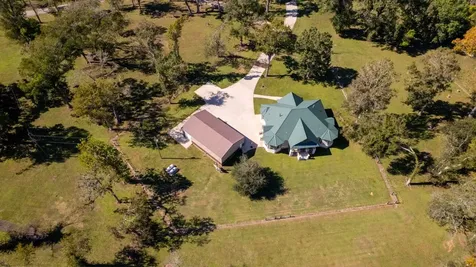 3998 County Road 612 Angleton TX 77515