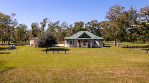 3998 County Road 612 Angleton TX 77515