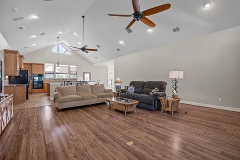 3998 County Road 612 Angleton TX 77515