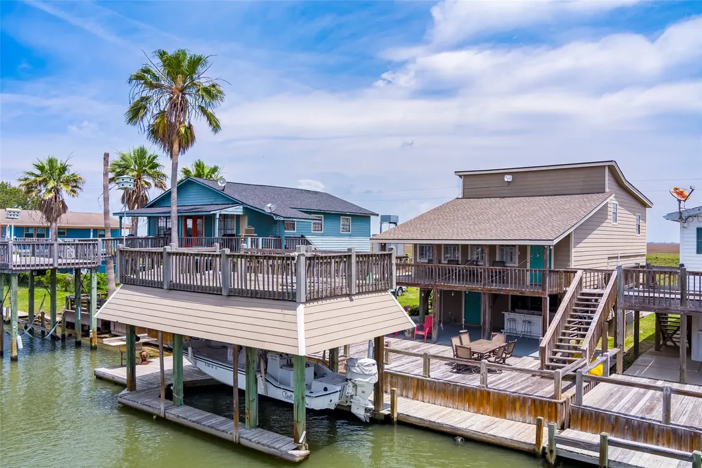 1247 Bay Street Crystal Beach TX 77650