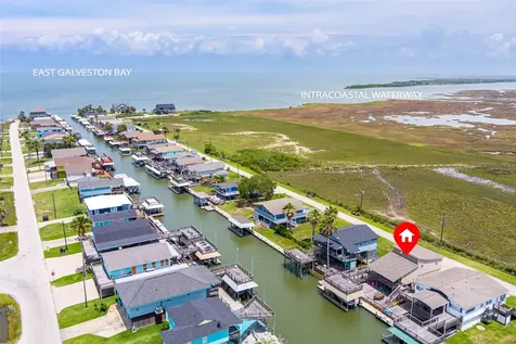 1247 Bay Street Crystal Beach TX 77650