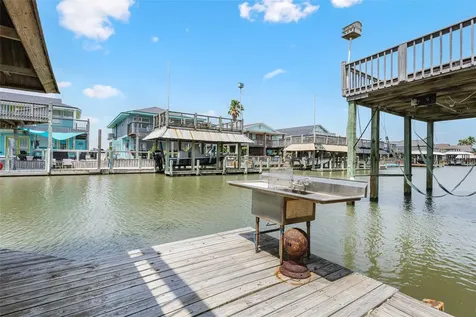 1247 Bay Street Crystal Beach TX 77650