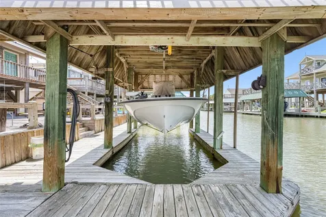 1247 Bay Street Crystal Beach TX 77650