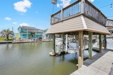 1247 Bay Street Crystal Beach TX 77650