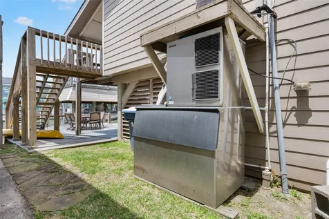 1247 Bay Street Crystal Beach TX 77650