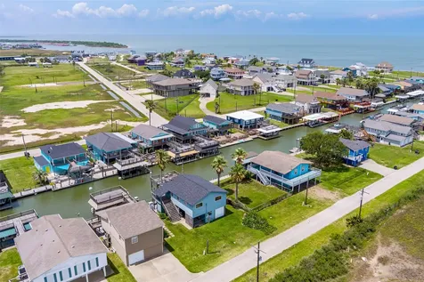 1247 Bay Street Crystal Beach TX 77650