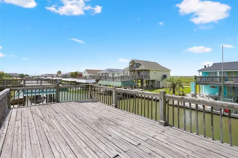 1247 Bay Street Crystal Beach TX 77650