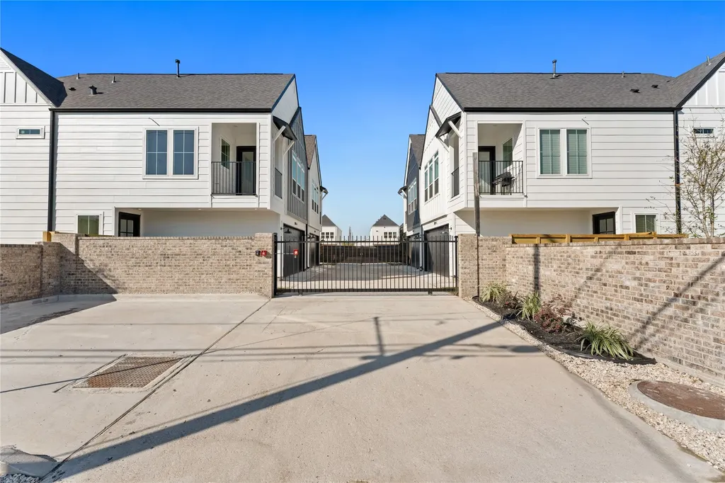 3105 Jensen Dr B Houston TX 77026