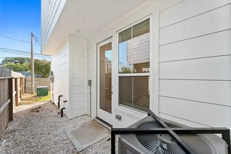 3105 Jensen Dr B Houston TX 77026