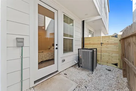 3105 Jensen Dr B Houston TX 77026