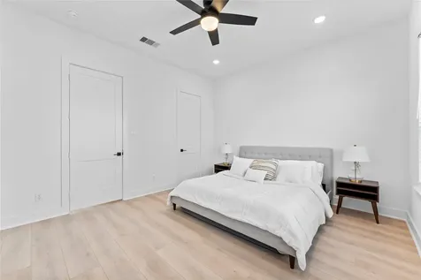 3105 Jensen Dr B Houston TX 77026