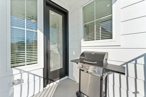 3105 Jensen Dr B Houston TX 77026