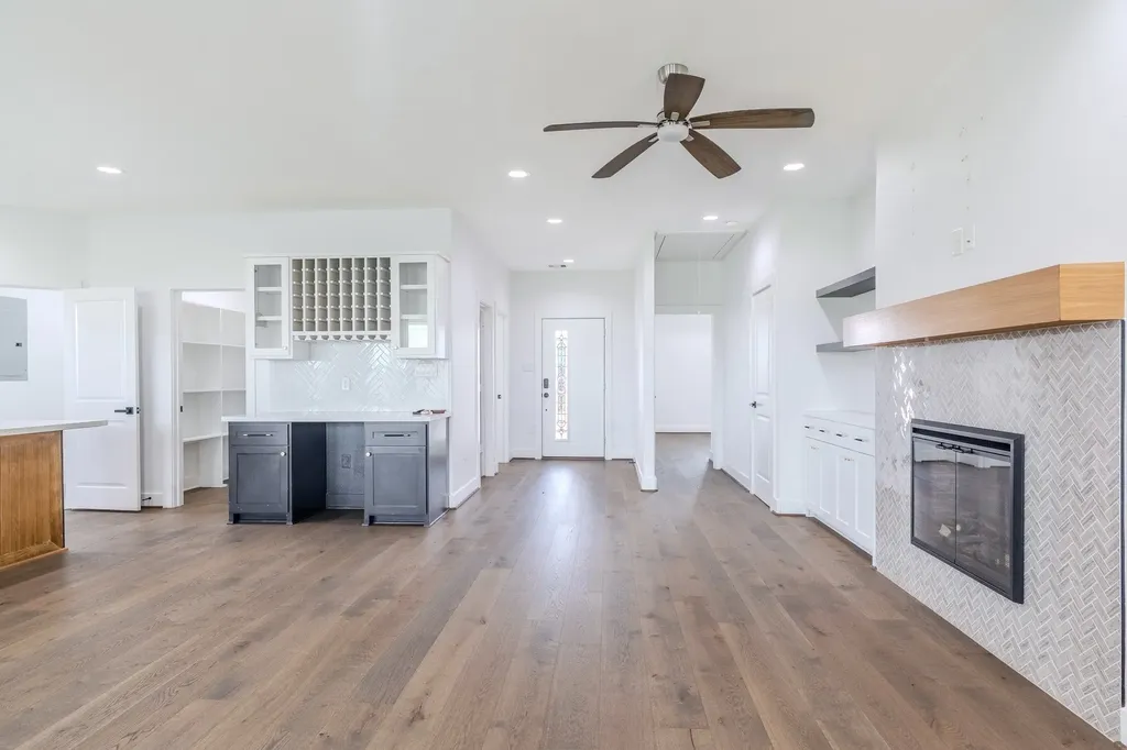 6901 Road 5503 Cleveland TX 77327