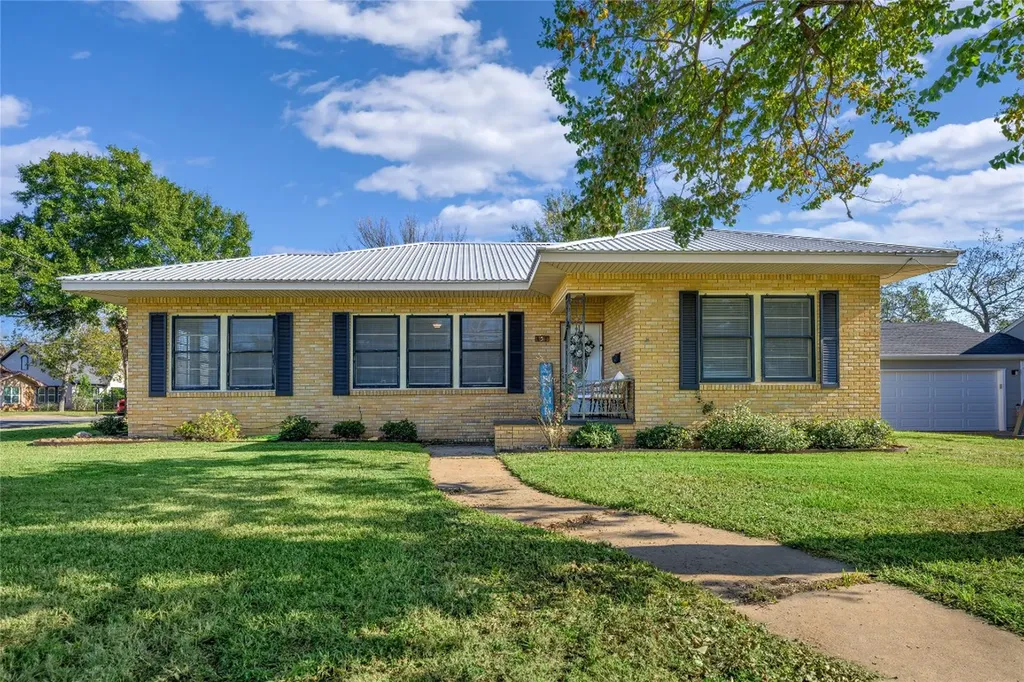 458 N Franklin Street La Grange TX 78945