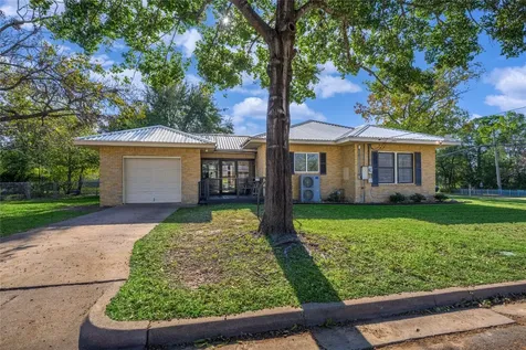 458 N Franklin Street La Grange TX 78945